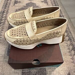 Brand new DIBA True Koi Pond Cream and Off White Shoe
